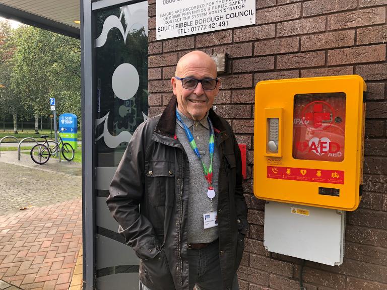 Cllr Titherington with AED at Civic Centre